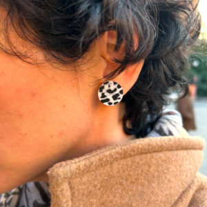 Alternative view of orecchini LUNA PIENA fantasia : animalier grigio e nero