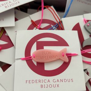 braccialetto PESCE: "buon compleanno" rosa- filo fucsia fluo