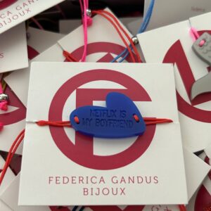 braccialetto CUORE: "netflix is my boyfriend" blu cina - filo rosso