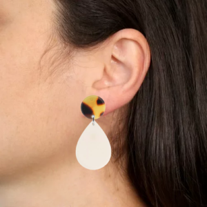 Alternative view of orecchini GOCCIA - bianco panna e perno tartaruga marrone  e nero