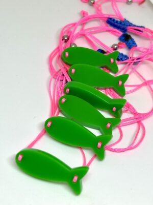 braccialetto PESCE: verde chiaro - filo fucsia fluo