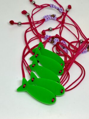braccialetto PESCE: verde chiaro - filo fucsia