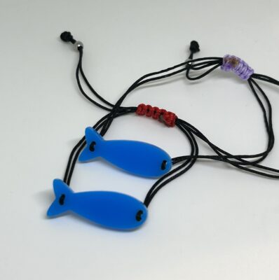 braccialetto PESCE: azzurro puffo - filo nero