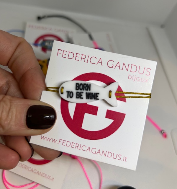 braccialetto PESCE: "born to be wine" bianco - filo nero