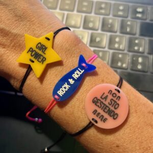 braccialetto PESCE: "rock & roll" blu cina - filo fucsia fluo