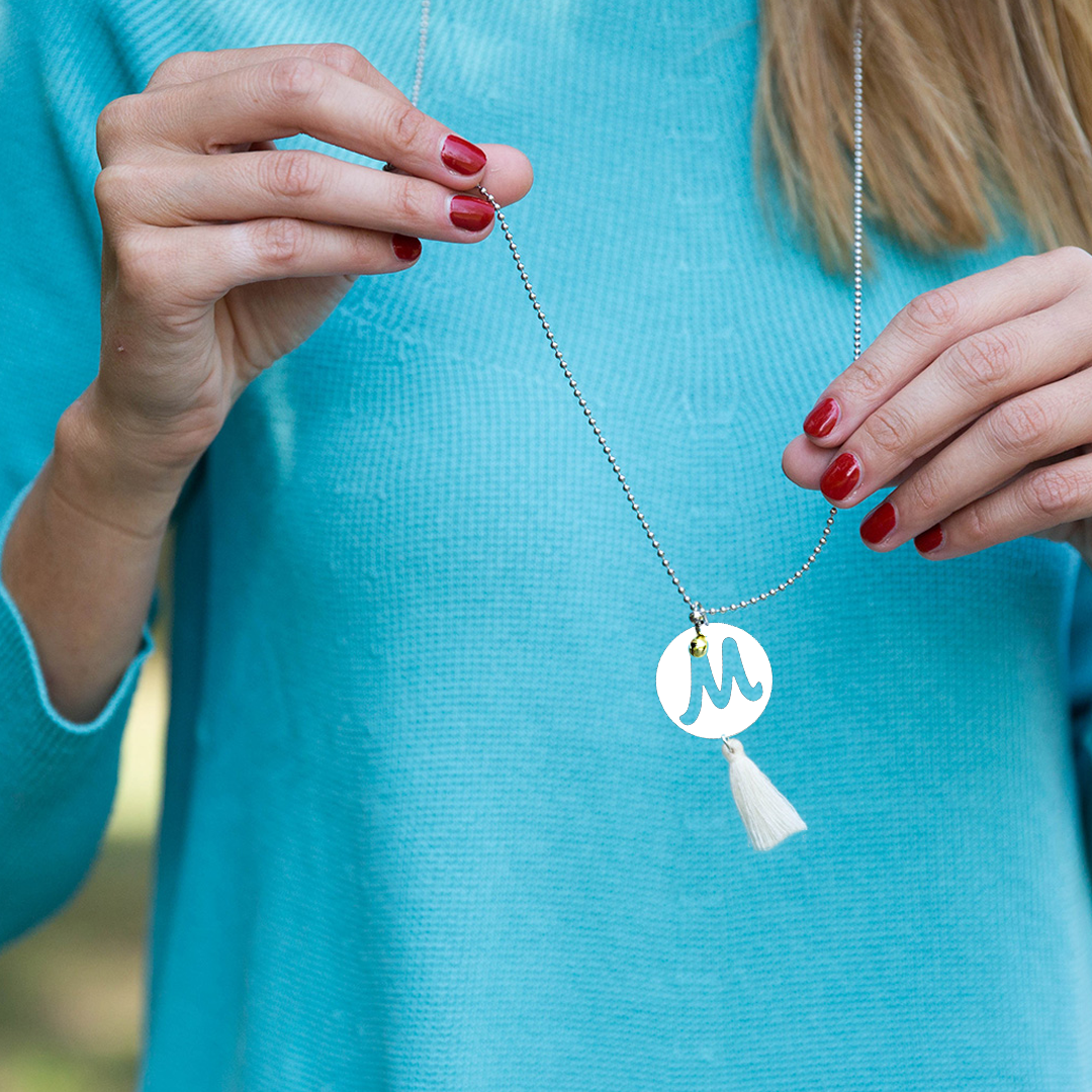 collana LETTERA corsiva: bianco + nappina a scelta - immagine 14